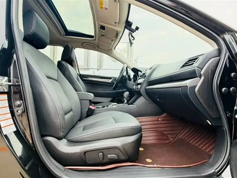 Outback 2.5 i Luxury Navigation