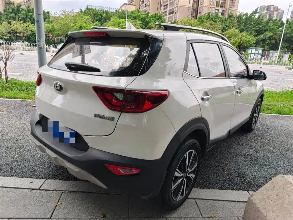Stonic 1.4 L CVT Fun Enjoyment