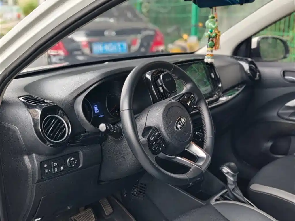 Stonic 1.4 L CVT Fun Enjoyment