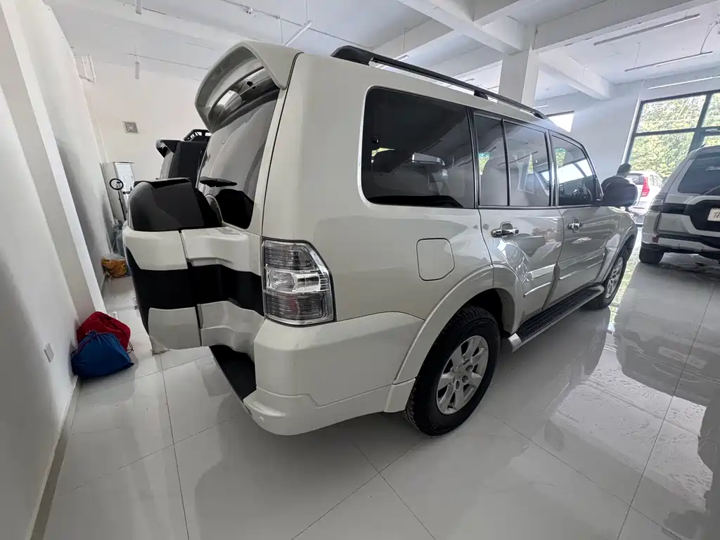 Pajero (Import) 3.0 L Auto Standard