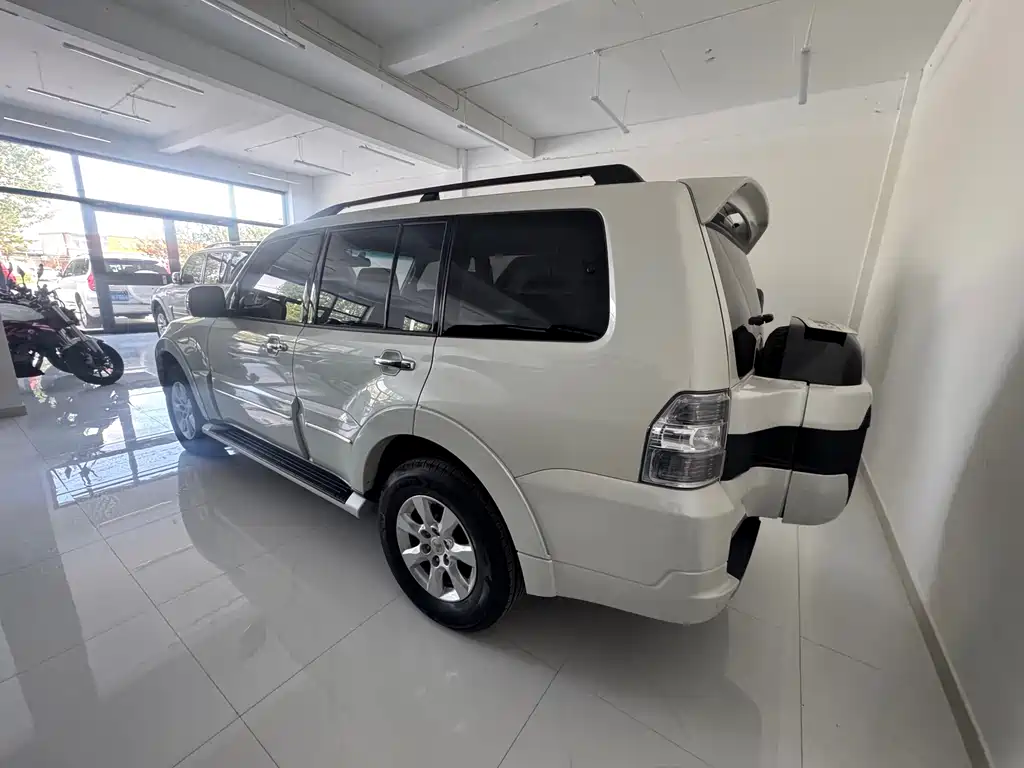 Pajero (Import) 3.0 L Auto Standard