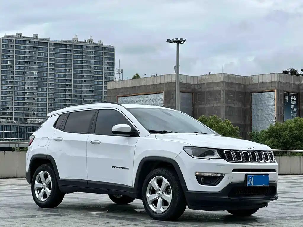 Compass 200 T Auto Home Enjoyment