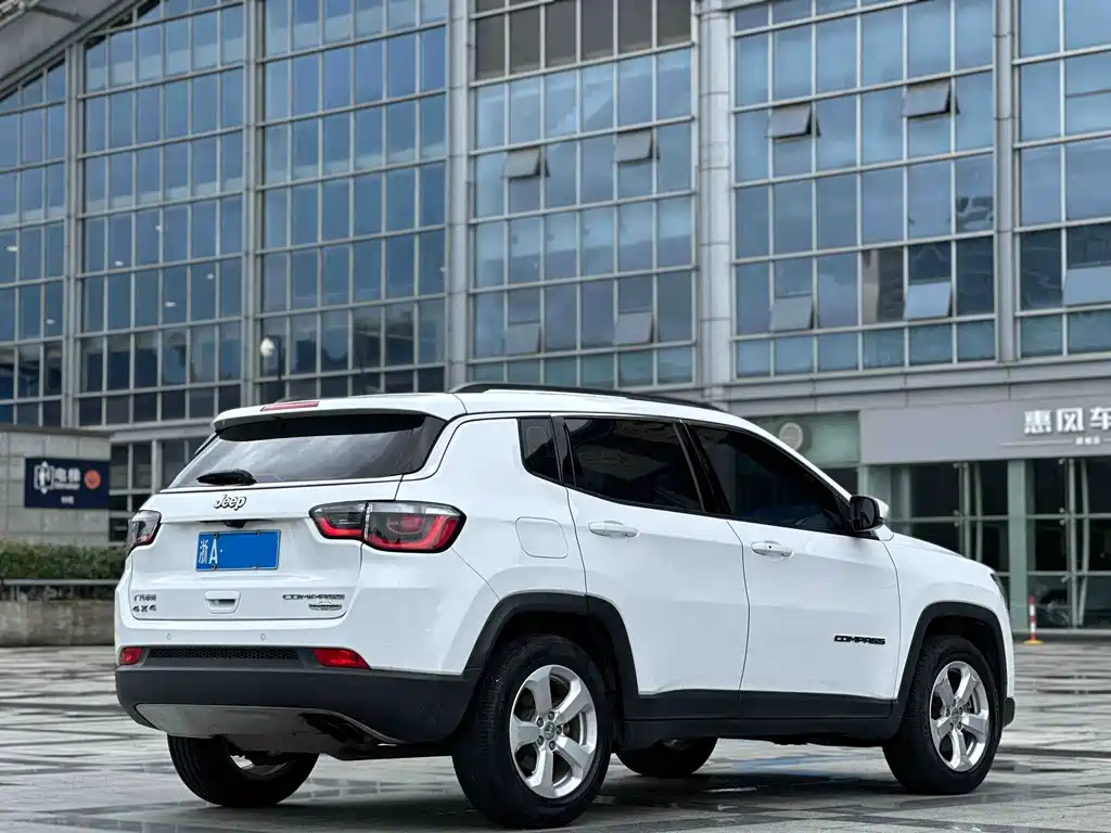 Compass 200 T Auto Home Enjoyment