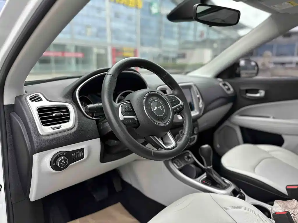 Compass 200 T Auto Home Enjoyment