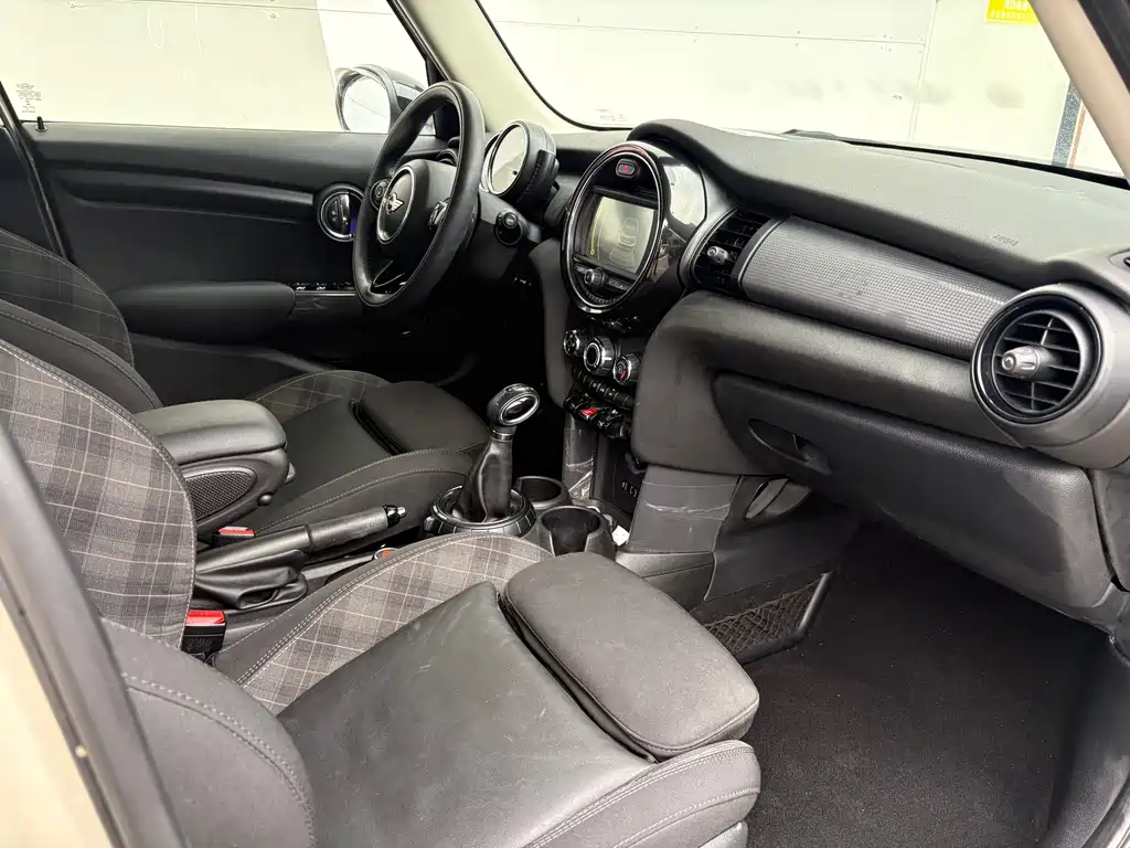 MINI 1.5 T COOPER 5-door