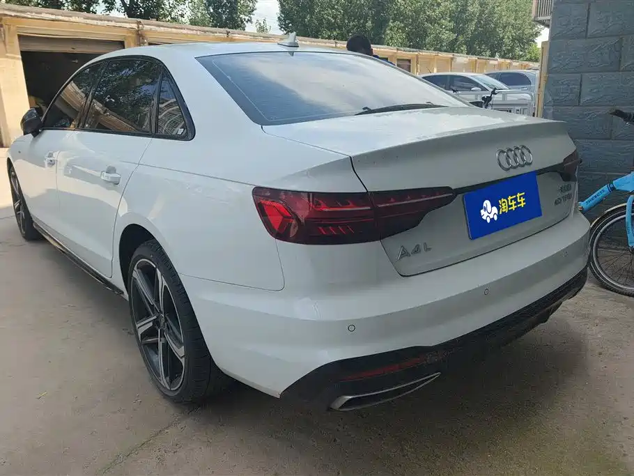 Audi A4 L 40 TFSI Luxury Dynamic
