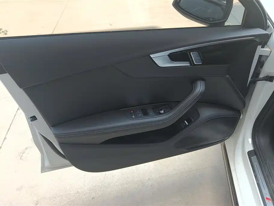 Audi A4 L 40 TFSI Luxury Dynamic