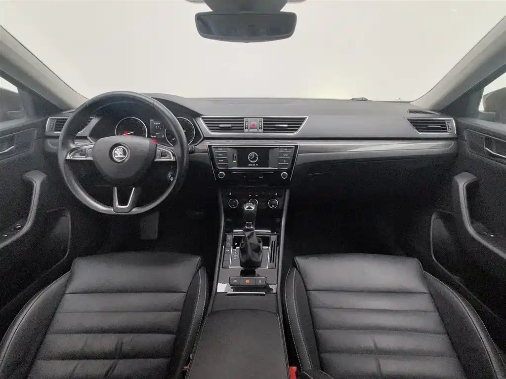 Superb TSI330 DSG Smart Travel