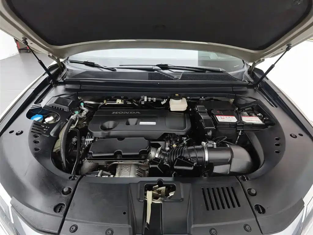 Honda UR-V 370 TURBO 4 WD Honor Shine CN-V