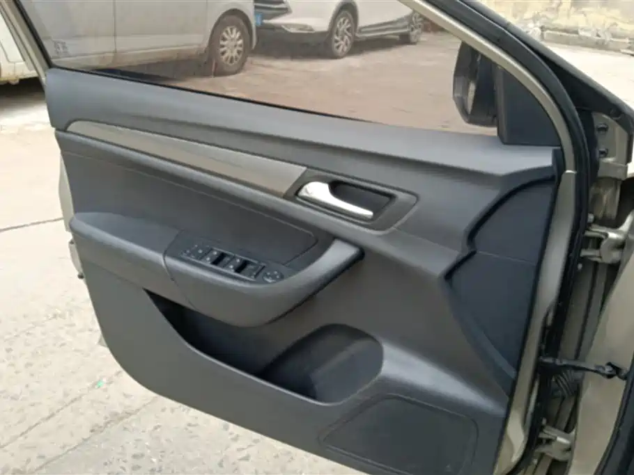 Roewe 360 1.5 L Manual Luxury