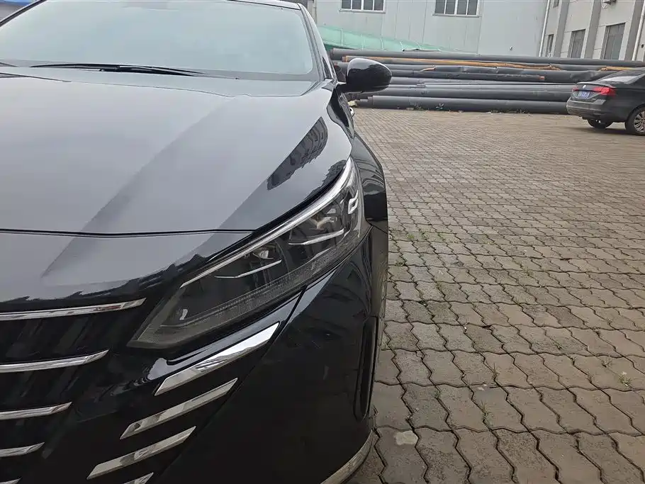 Teana 2.0 L XL-TLS Joy
