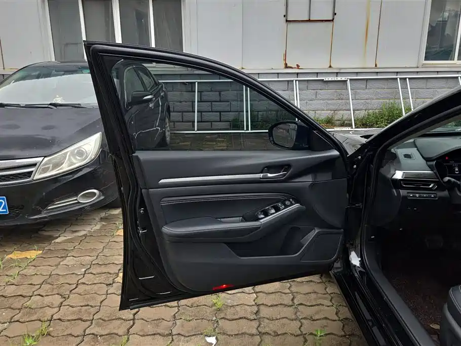 Teana 2.0 L XL-TLS Joy