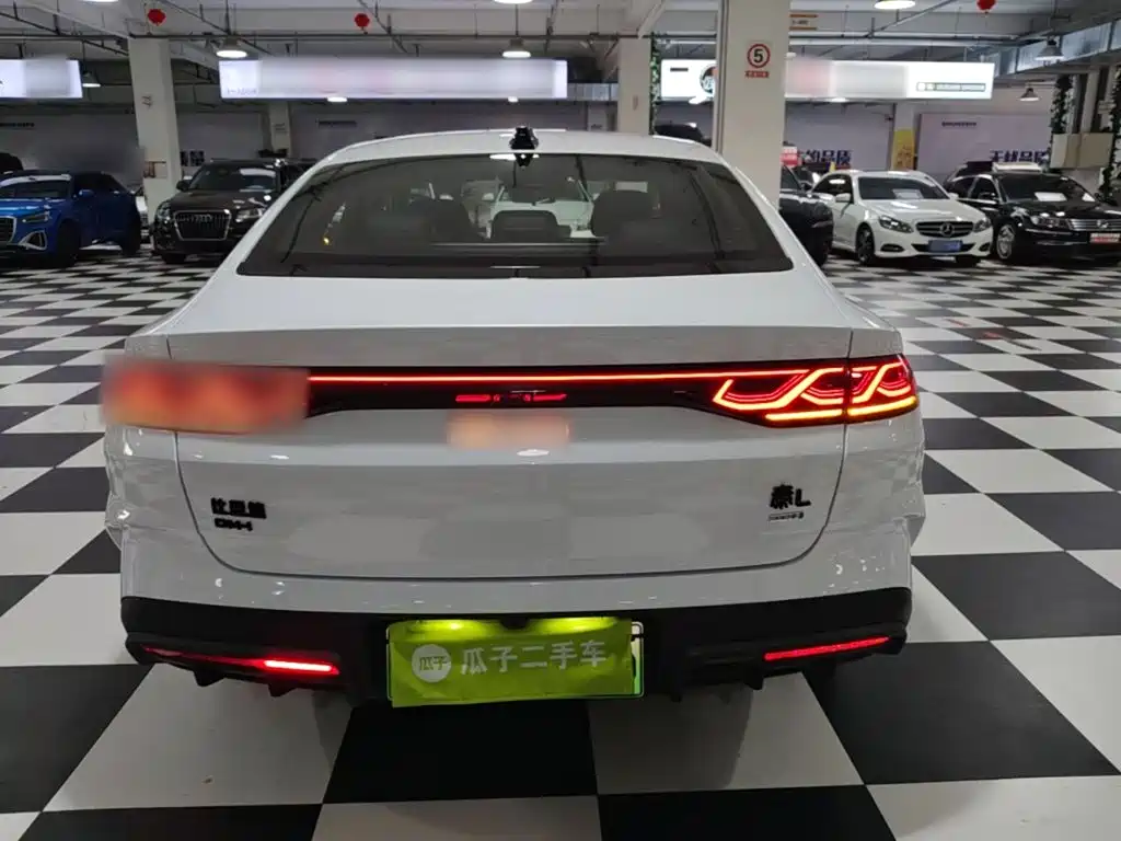 Qin L DM-i Smart Drive 80 KM Leading