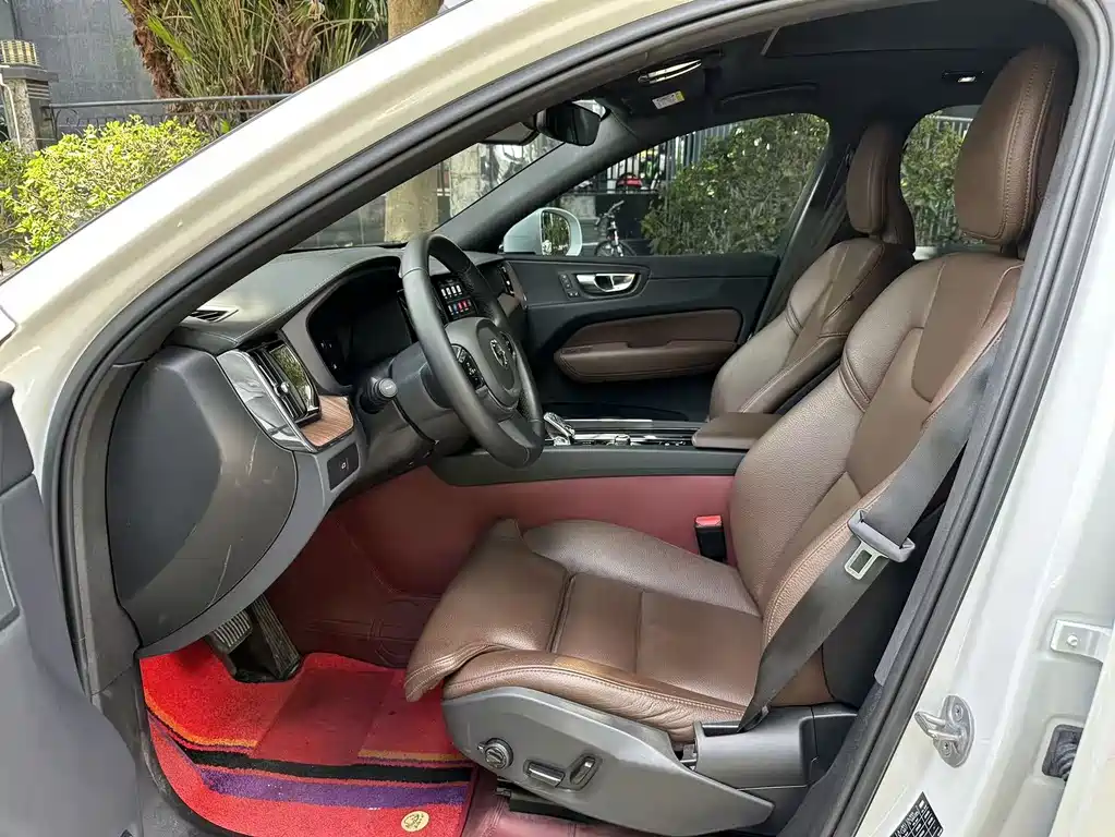 Volvo XC60 B5 4 WD Smart Vision Luxury
