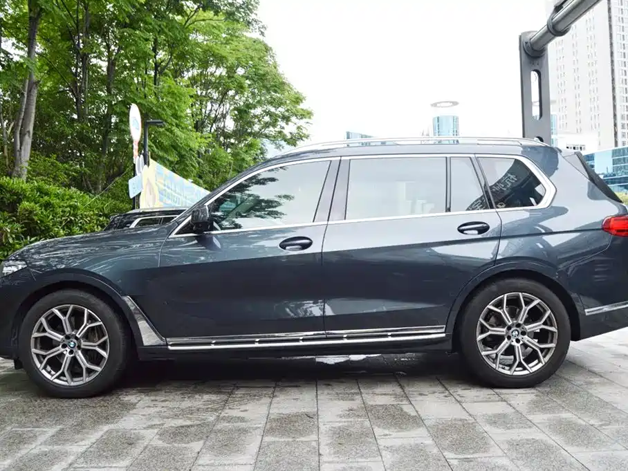 BMW X7 xDrive40 i Leading Luxury Package