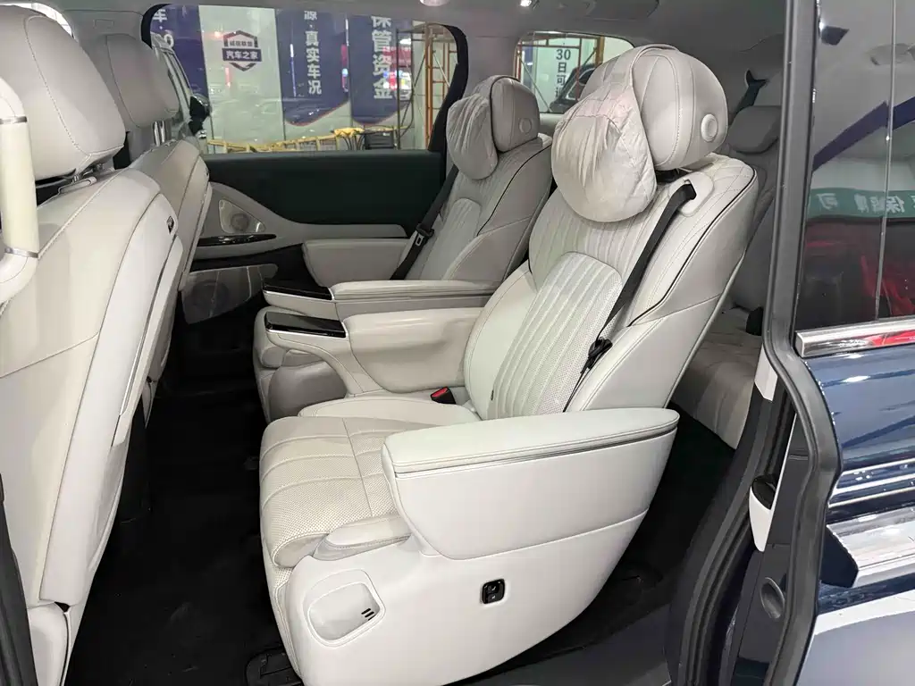 Voyah Dreamer PHEV 4 WD Flagship Kunpeng
