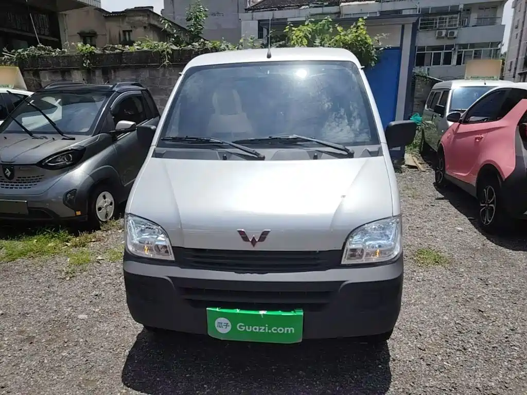 Wuling Zhiguang 1.5 L Utility 5 7-seat
