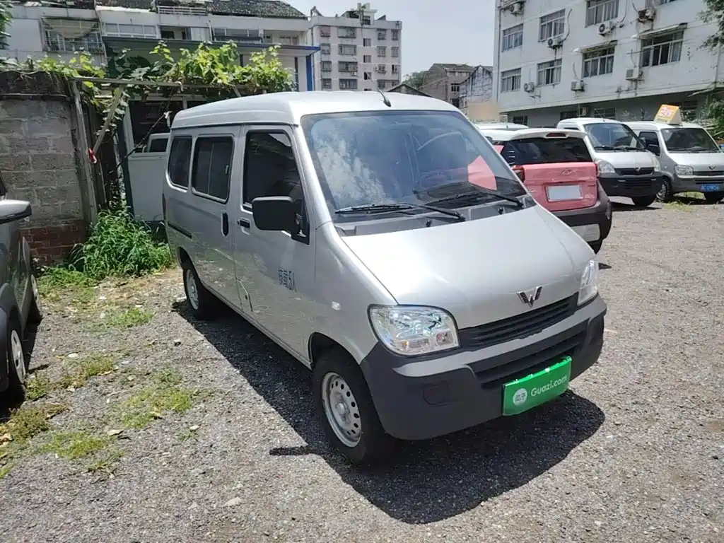 Wuling Zhiguang 1.5 L Utility 5 7-seat