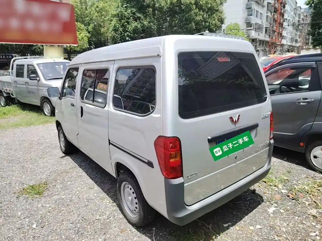 Wuling Zhiguang 1.5 L Utility 5 7-seat