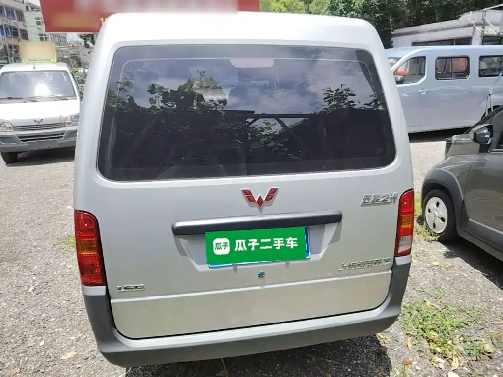 Wuling Zhiguang 1.5 L Utility 5 7-seat