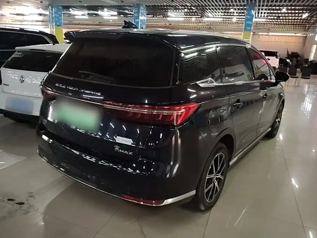 Song MAX NEV DM-i 105 KM Flagship