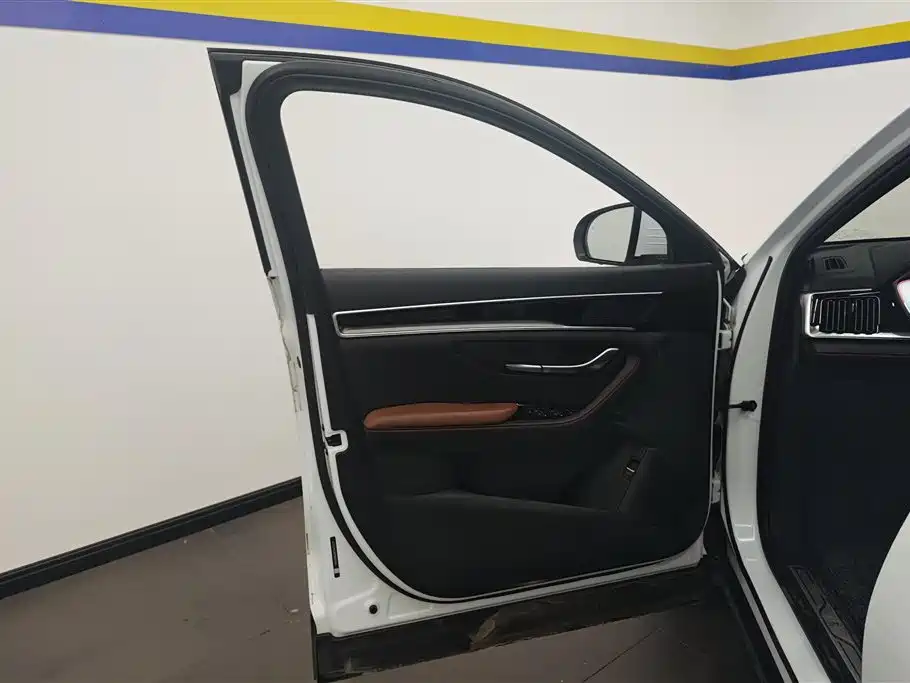 Song PLUS NEV DM-i 100 KM 4 WD Flagship PLUS