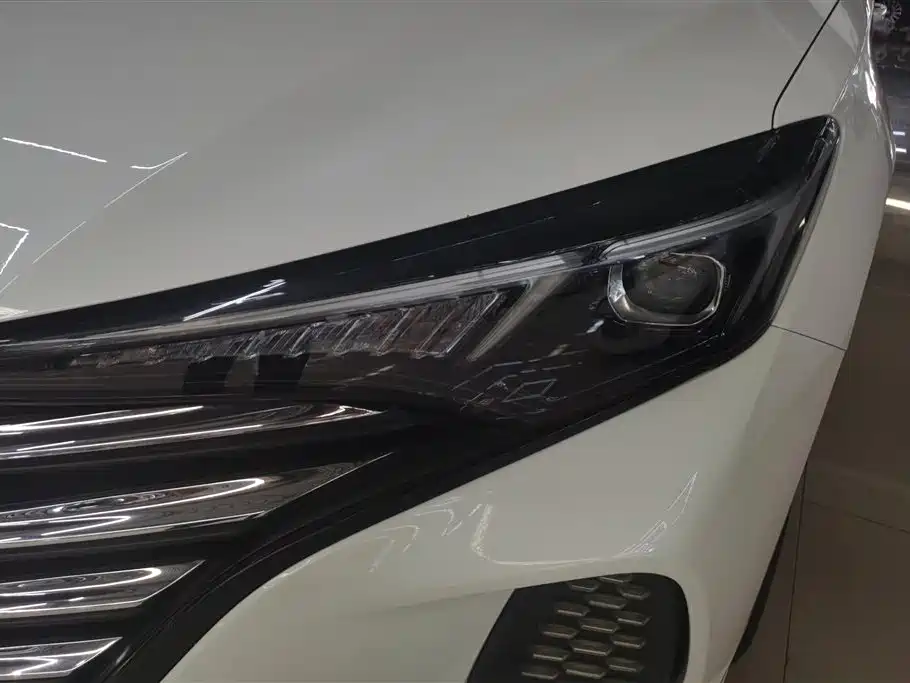 Eado PLUS 1.6 L GDI CVT Luxury