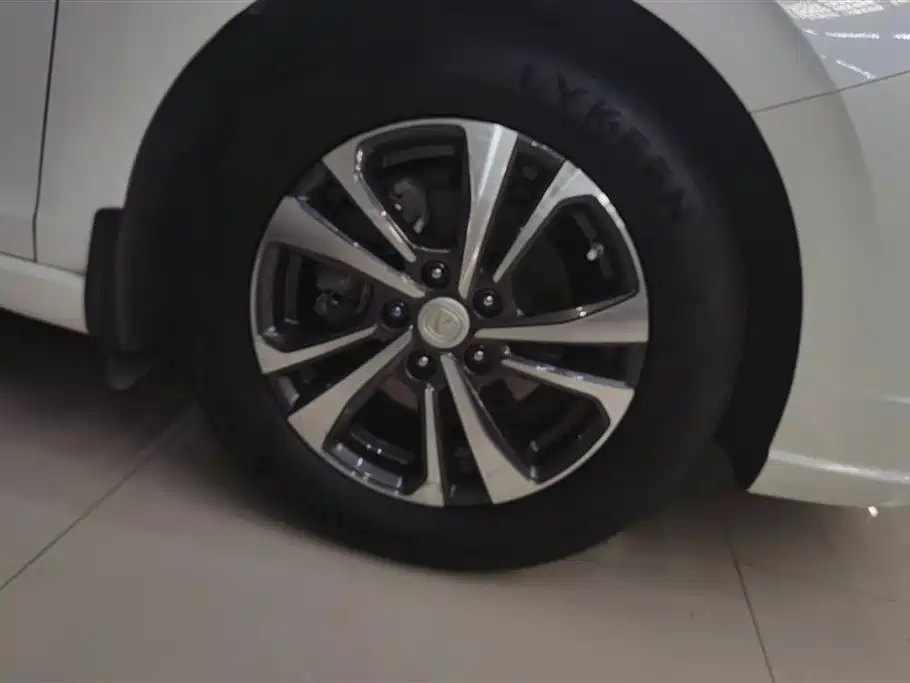 Eado PLUS 1.6 L GDI CVT Luxury
