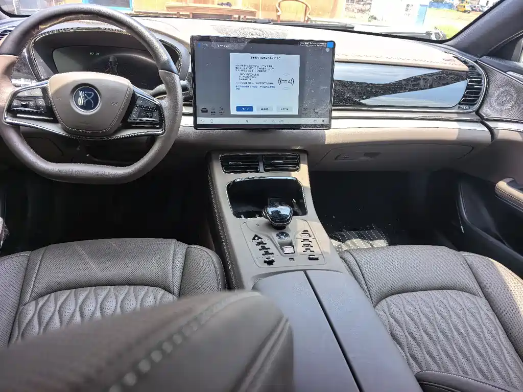 Han DM-i Smart Drive 125 KM Distinguished