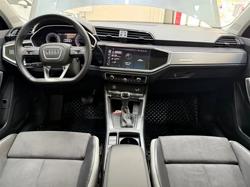 Audi Q3 35 TFSI Fashion Dynamic (1.4 T)