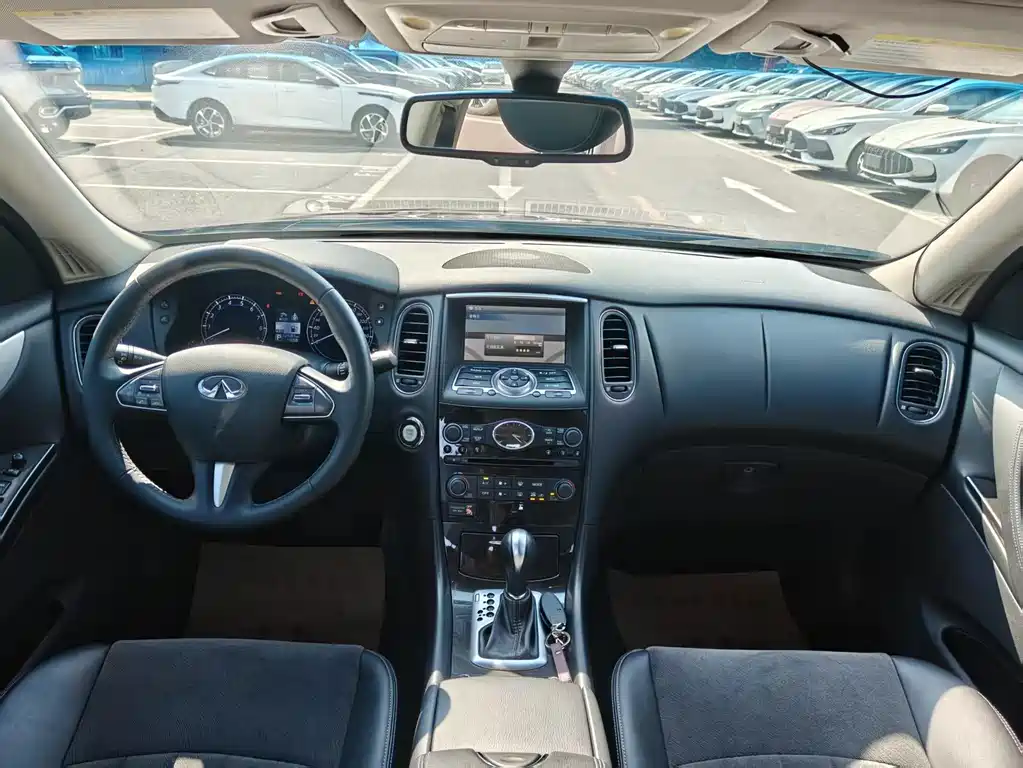 Infiniti QX50 2.5 L Comfort