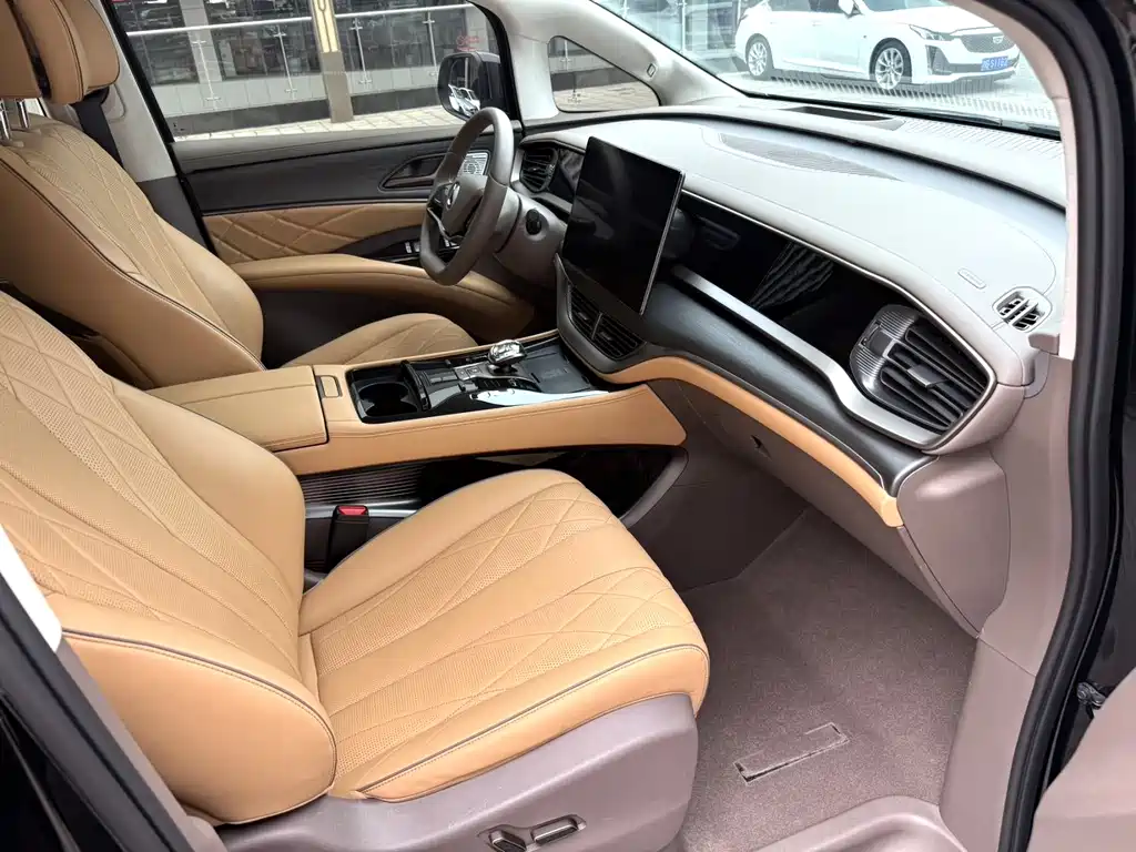 Denza D9 DM-i 970 4 WD Flagship