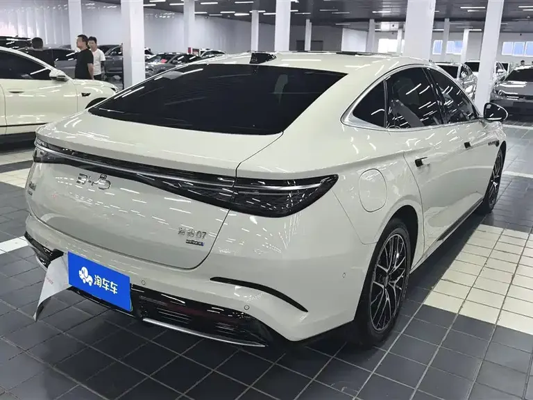 BYD Seal 07 DM-i DM-i 1.5 L 125 km Distinguished