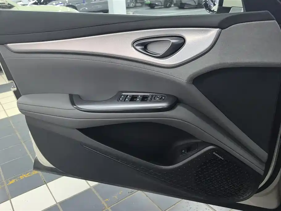 Seal 07 DM-i DM-i 1.5 L 125 km Distinguished