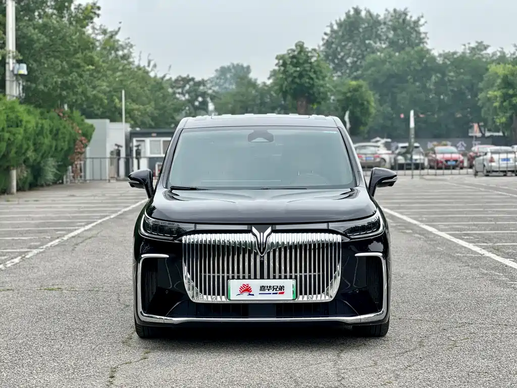 Voyah Dreamer PHEV 4 WD Distinguished Kunpeng