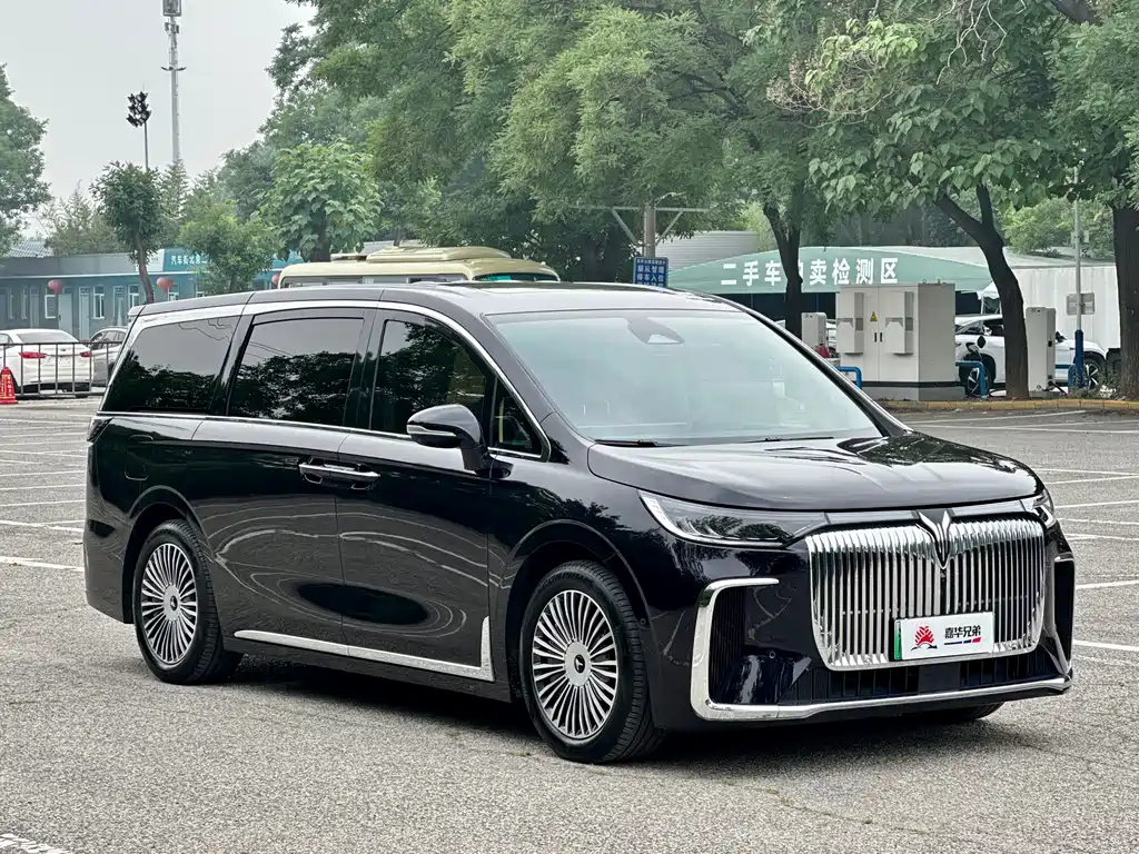 Voyah Dreamer PHEV 4 WD Distinguished Kunpeng