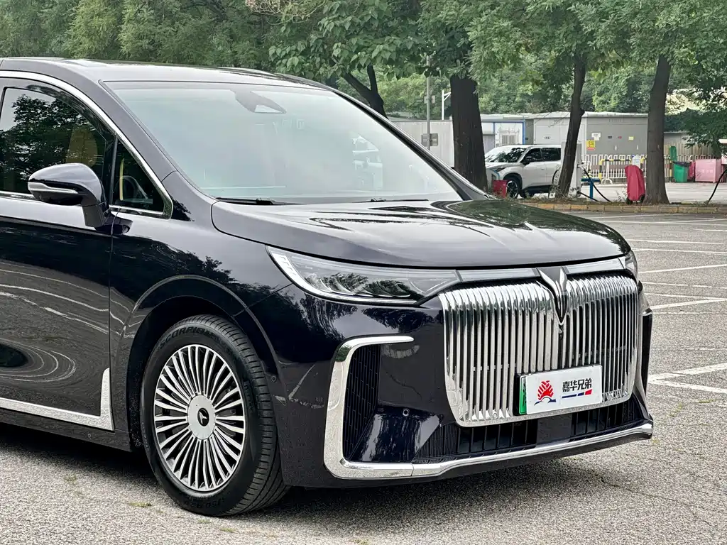 Voyah Dreamer PHEV 4 WD Distinguished Kunpeng