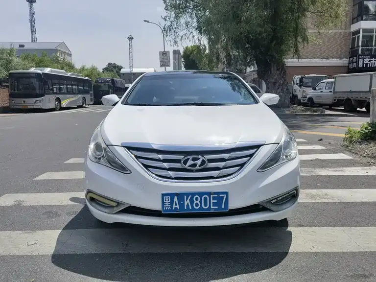 Hyundai Sonata 索纳塔 2011款 2.0 L 自动顶级版