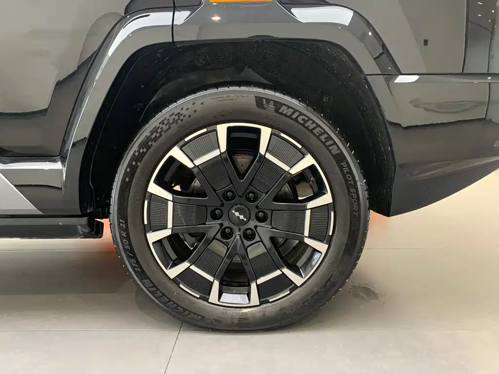Leopard 8 Brave Flagship 7-seat