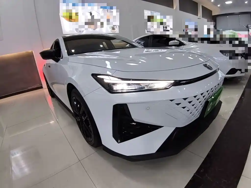 Changan UNI-V 1.5 T Distinguished