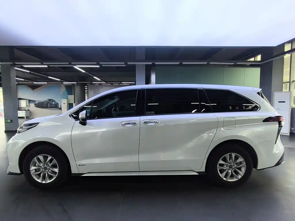 Granvia 2.5 L Hybrid Comfort
