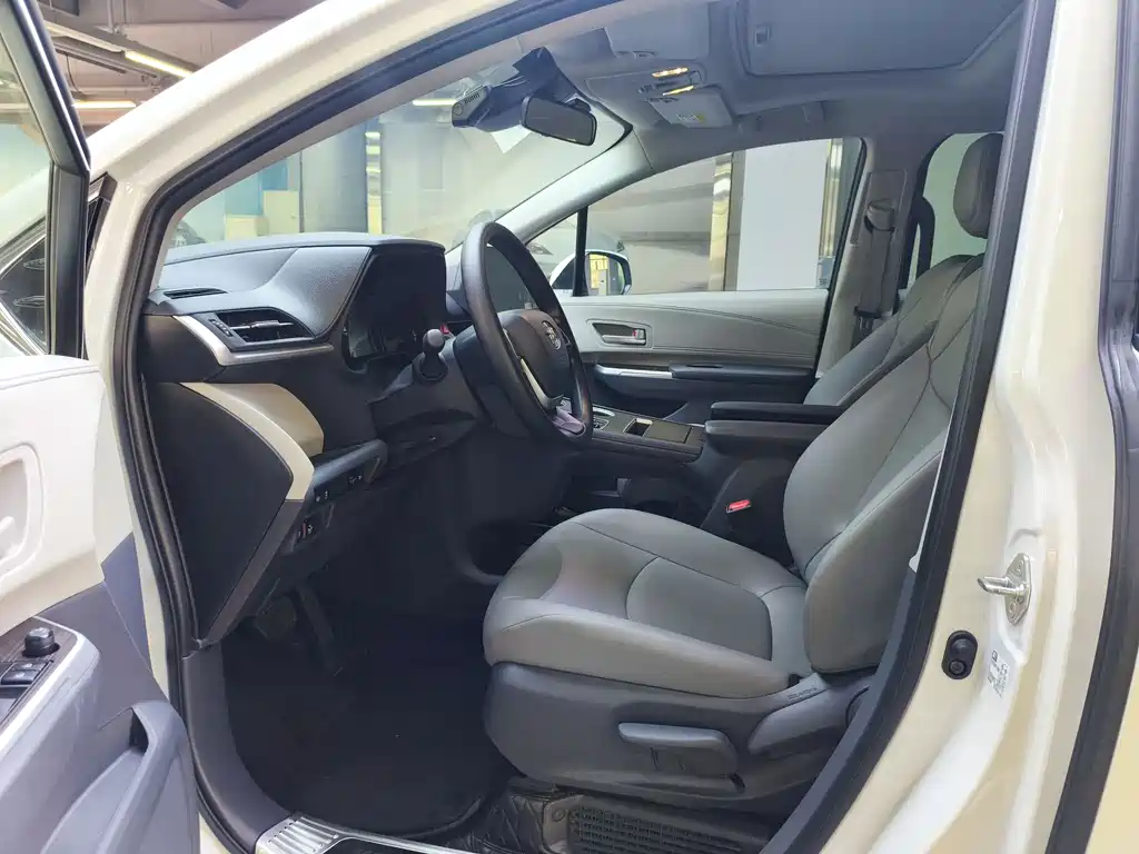 Granvia 2.5 L Hybrid Comfort