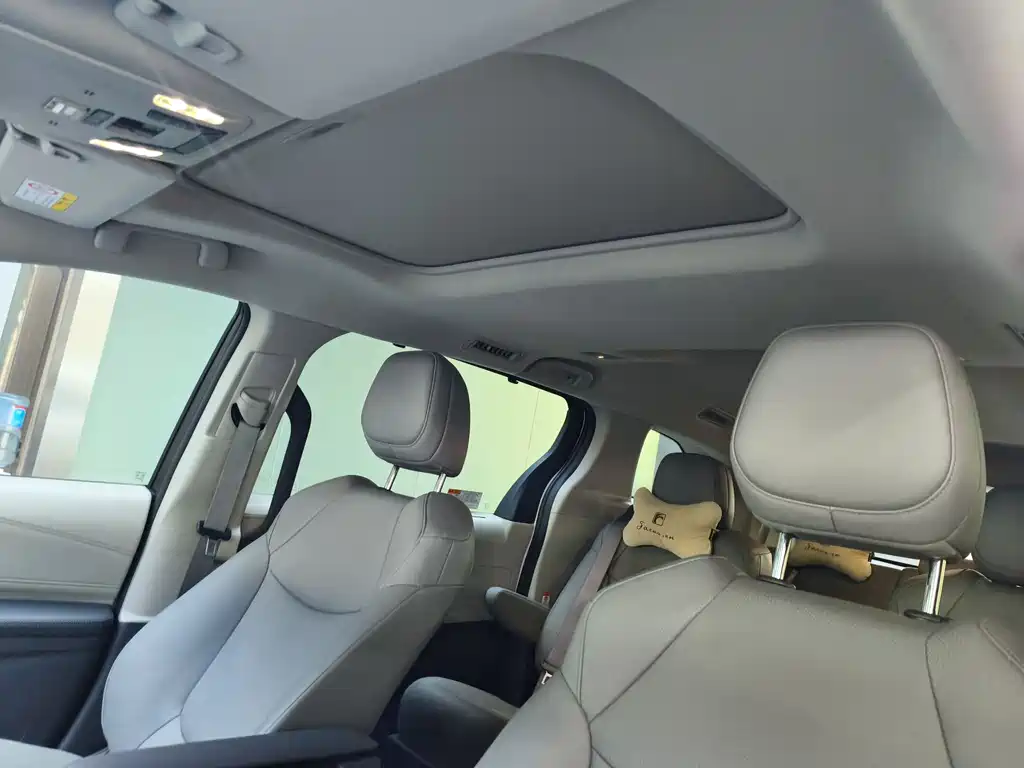 Granvia 2.5 L Hybrid Comfort