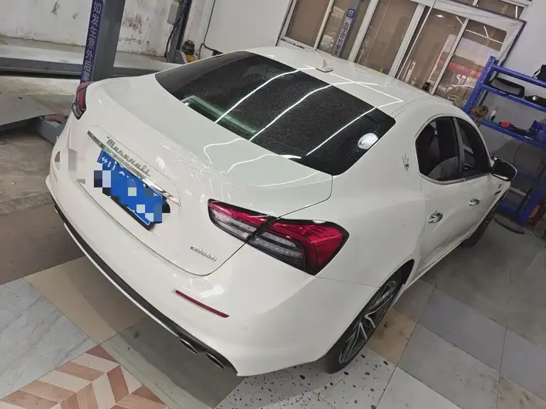 Maserati Ghibli 2.0 T GT Sharp Edge