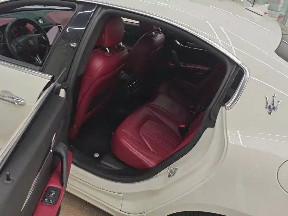 Ghibli 2.0 T GT Sharp Edge