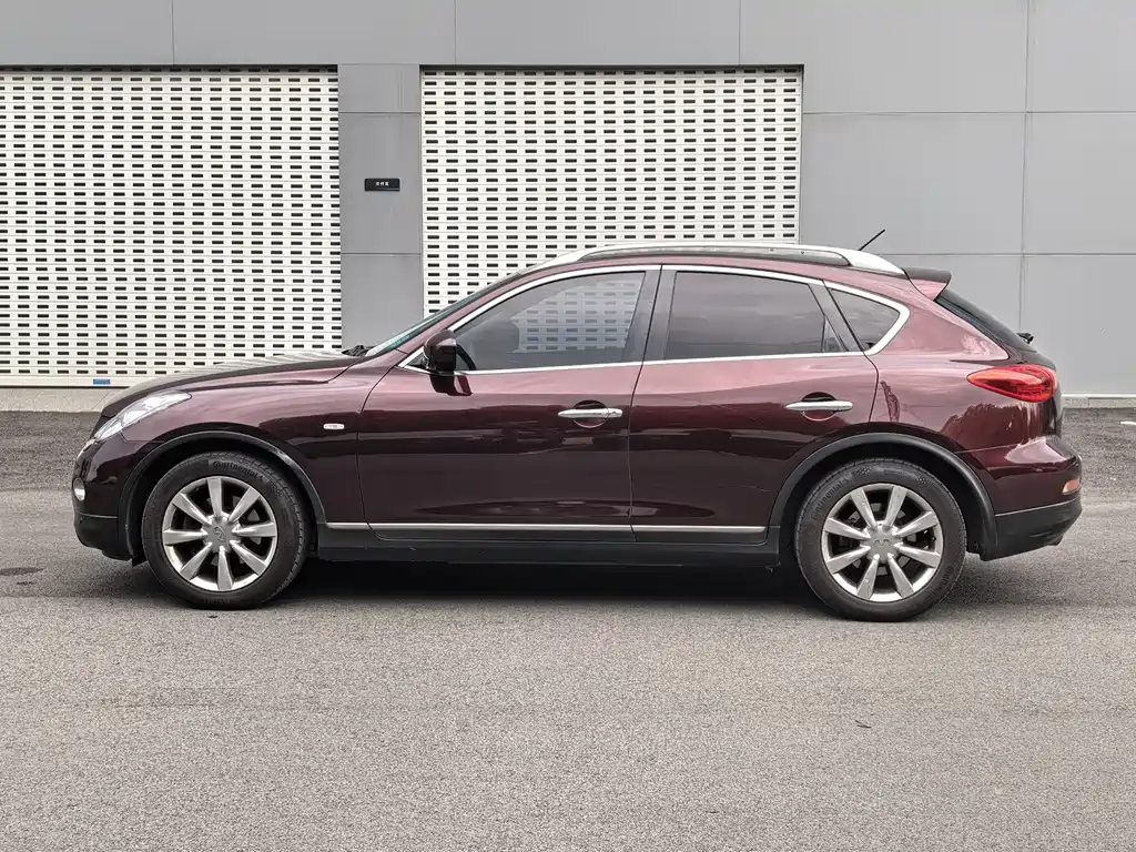 Infiniti QX50 (Import) 2.5 L 2 WD Grace