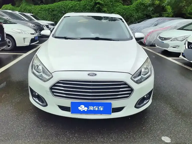 Ford Escort 1.5 L Auto Fashion