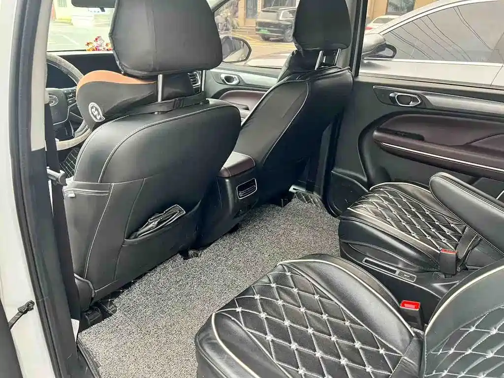 GAC Trumpchi M6 270 T DCT Premium (7-seat)