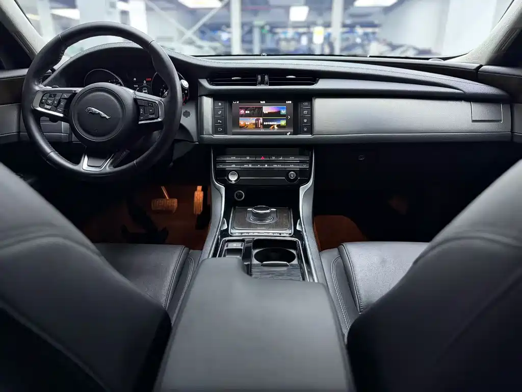 Jaguar XFL XFL 2.0 T 200 PS Luxury
