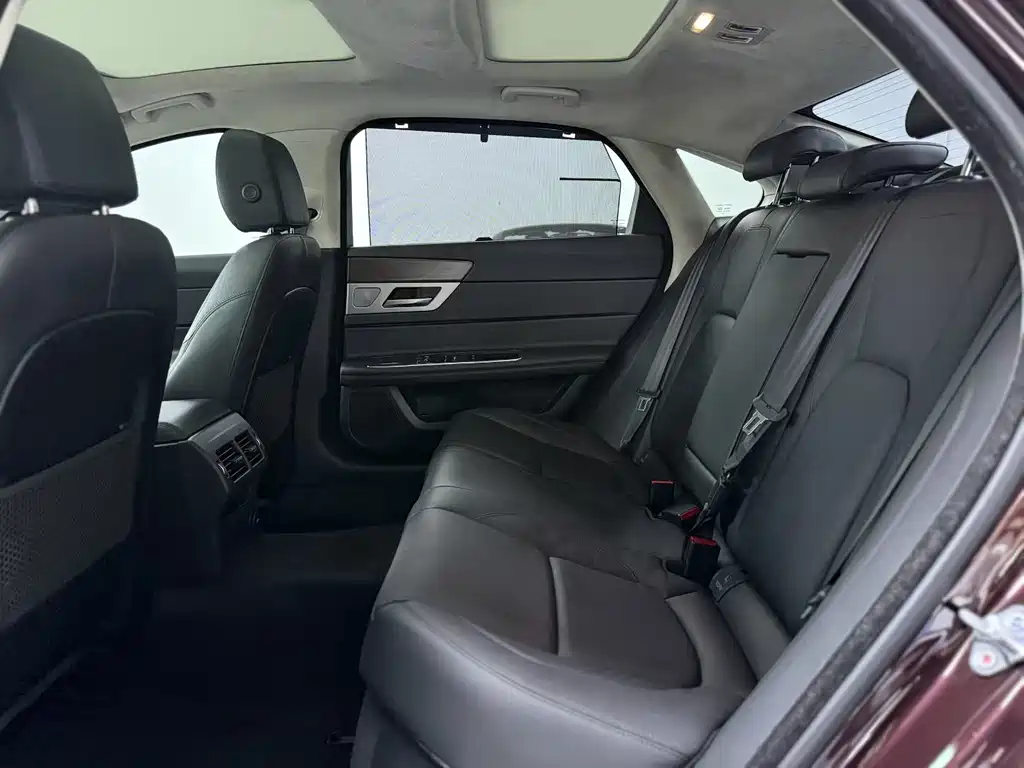 Jaguar XFL XFL 2.0 T 200 PS Luxury